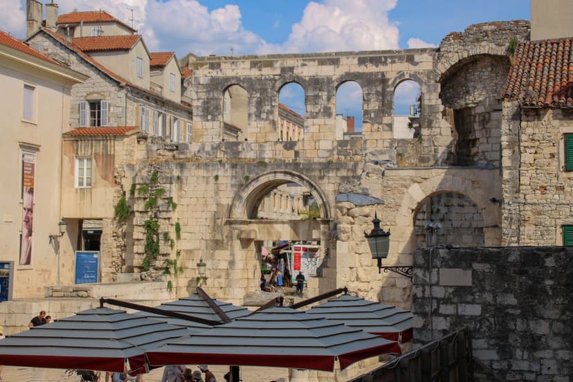 A living Roman palace at the city's heart, a buzzing waterfront and the gateway to the central Dalmatian islands.