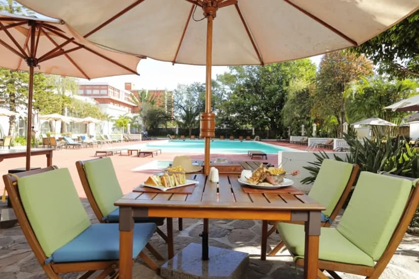 Lake-view dining