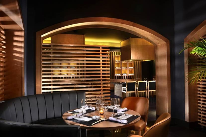 Five à-la-carte restaurants