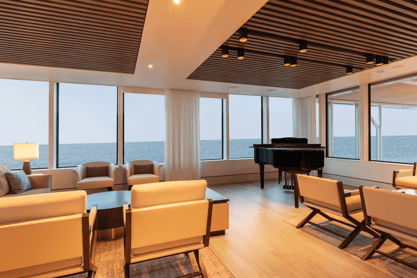 Explorer & Observation Lounges
