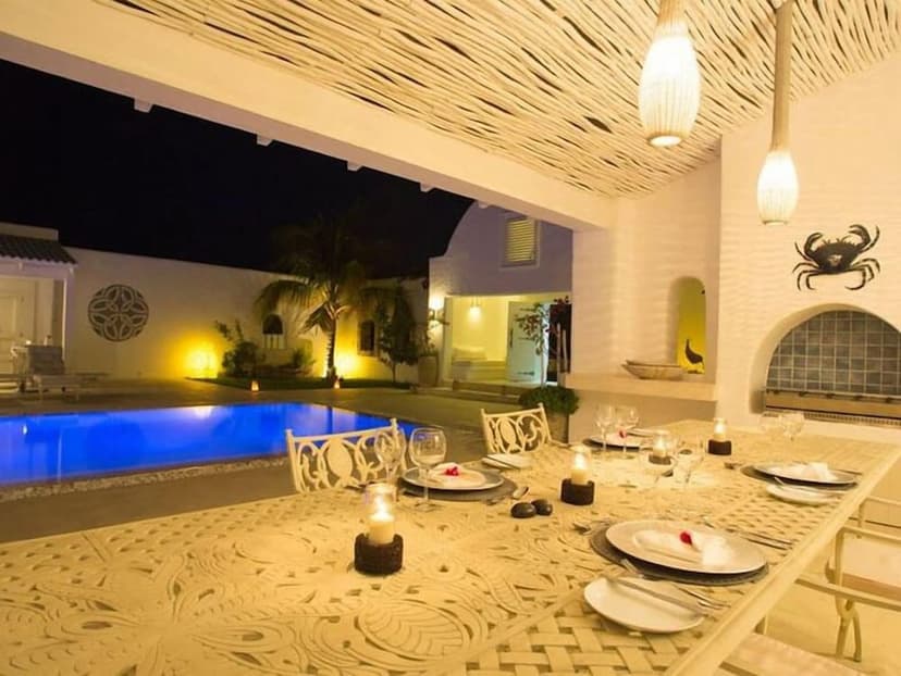 Poolside dining