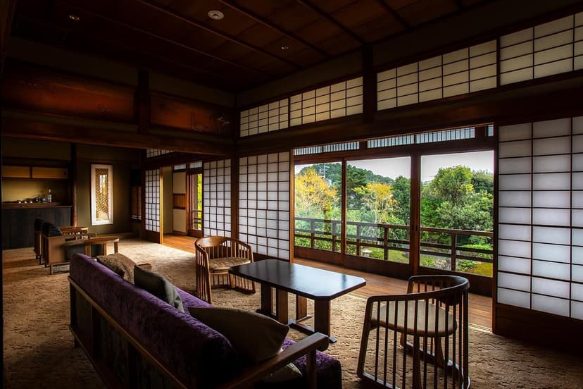 Cultural-property mansion: Staying inside a registered heritage house.