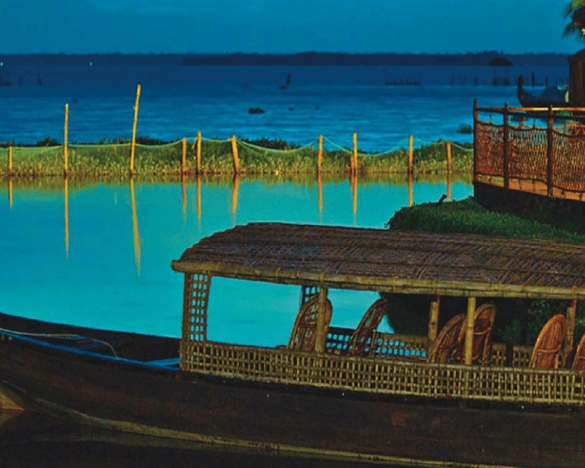 Sunset cruise: A nightly musical cruise across the lake.