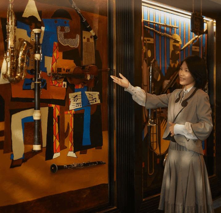 Opera immersion: Themed rooms, artefacts and a nightly diva performance.