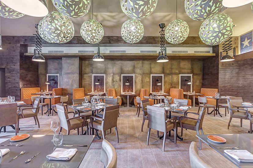 Nine restaurants: Reservation-free dining.