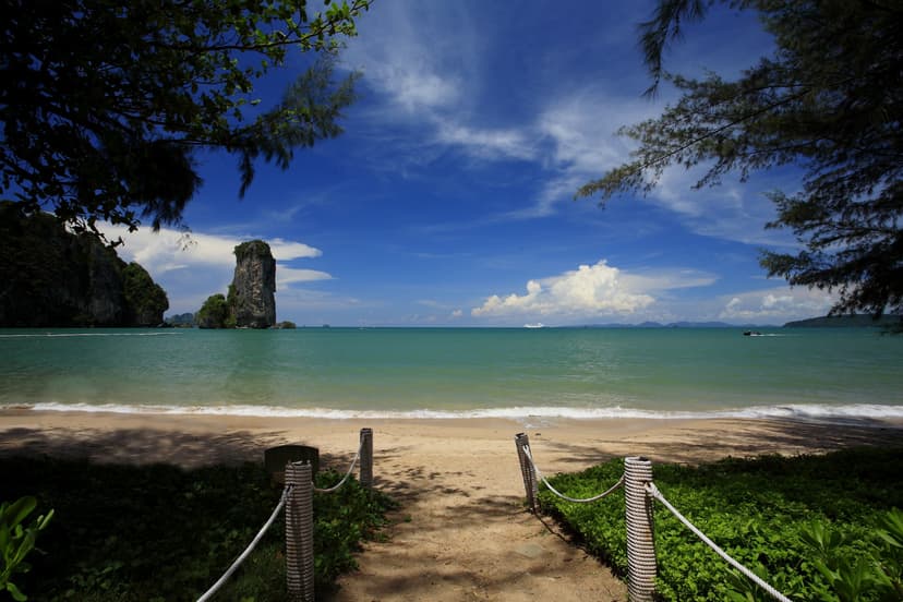 Boat or Monkey-Trail arrival: Into a national-park bay.