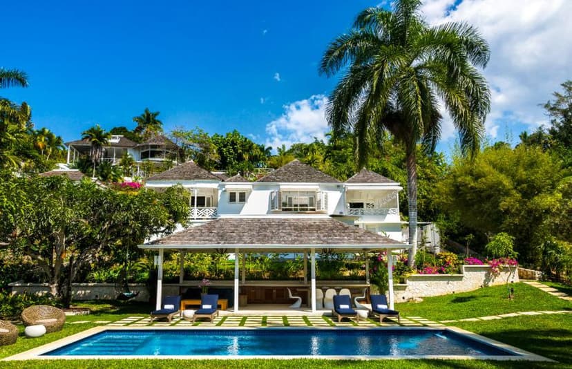 Staffed villas: A private cook and butler.