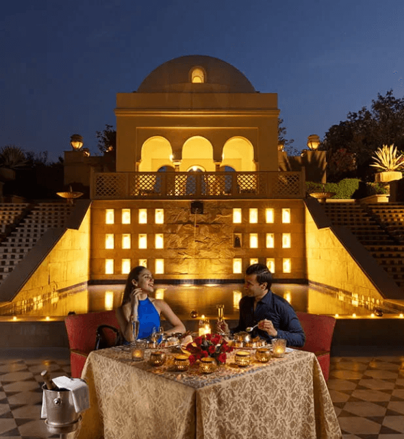 Under the Stars: A candlelit Taj-silhouette dinner.