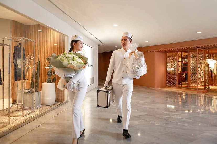 Rolls-Royce & afternoon tea: Iconic arrivals and The Lobby ritual.