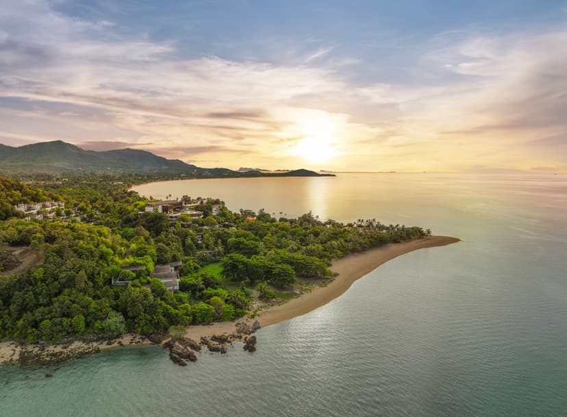 Dual beaches: Sunset and sunrise on one peninsula.