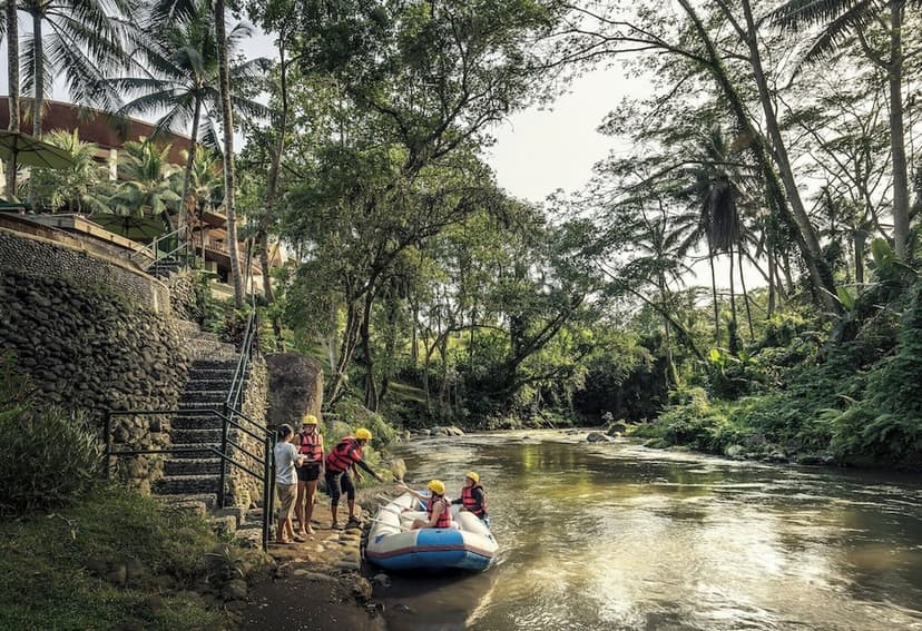 Ayung River rafting: Through the gorge.