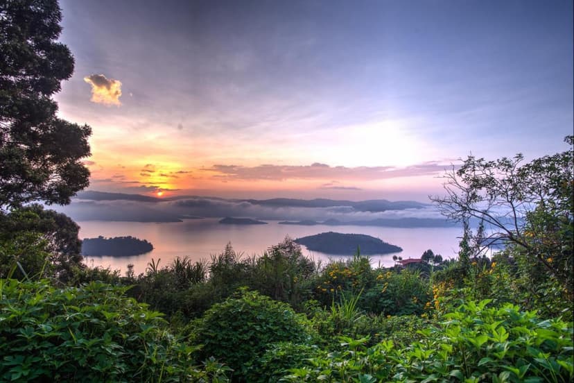 The Dian Fossey grave hike