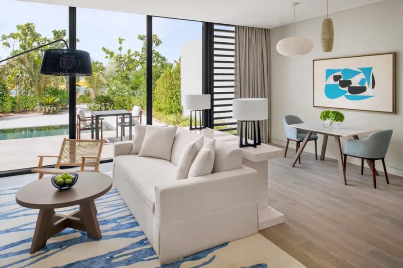 Suspended-bridge suites: Distinctive Panoramic suites.
