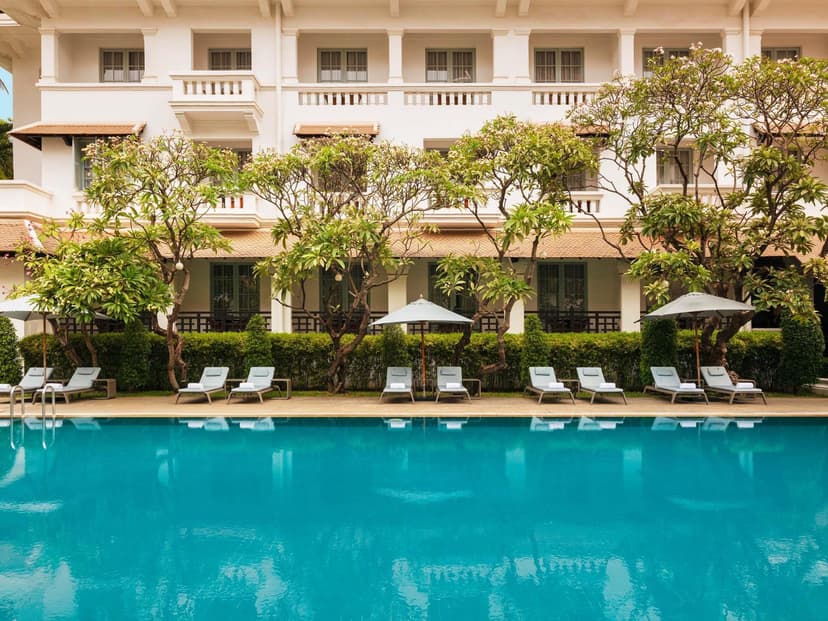 Walkable Phnom Penh: Wat Phnom, the Royal Palace and riverfront.
