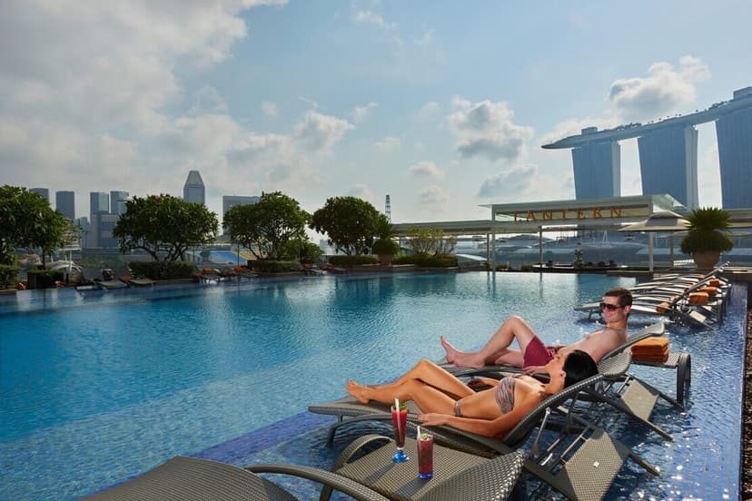 Marina Bay: Walkable CBD and the best MBS view.