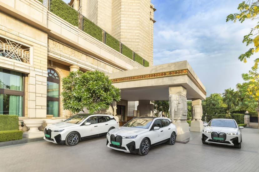 BMW transfers: An electric airport fleet.