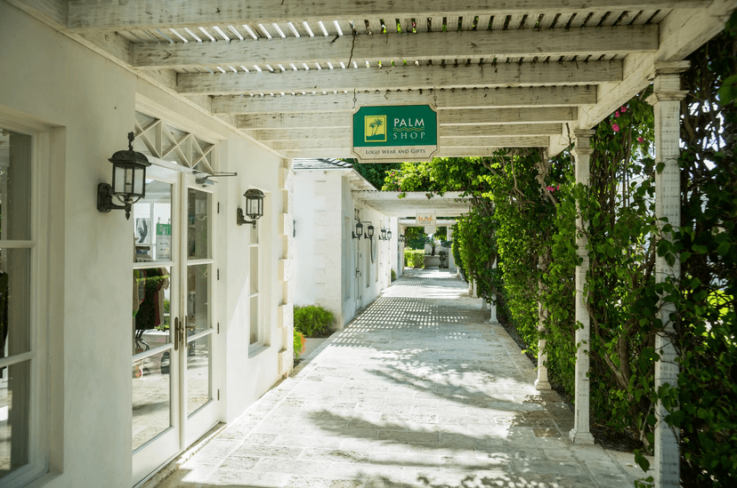 Central Grace Bay: A short walk to shops.