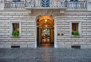 Hero / card image: Hotel de Russie