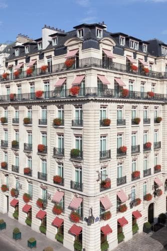 Hero / card image: Le Bristol Paris