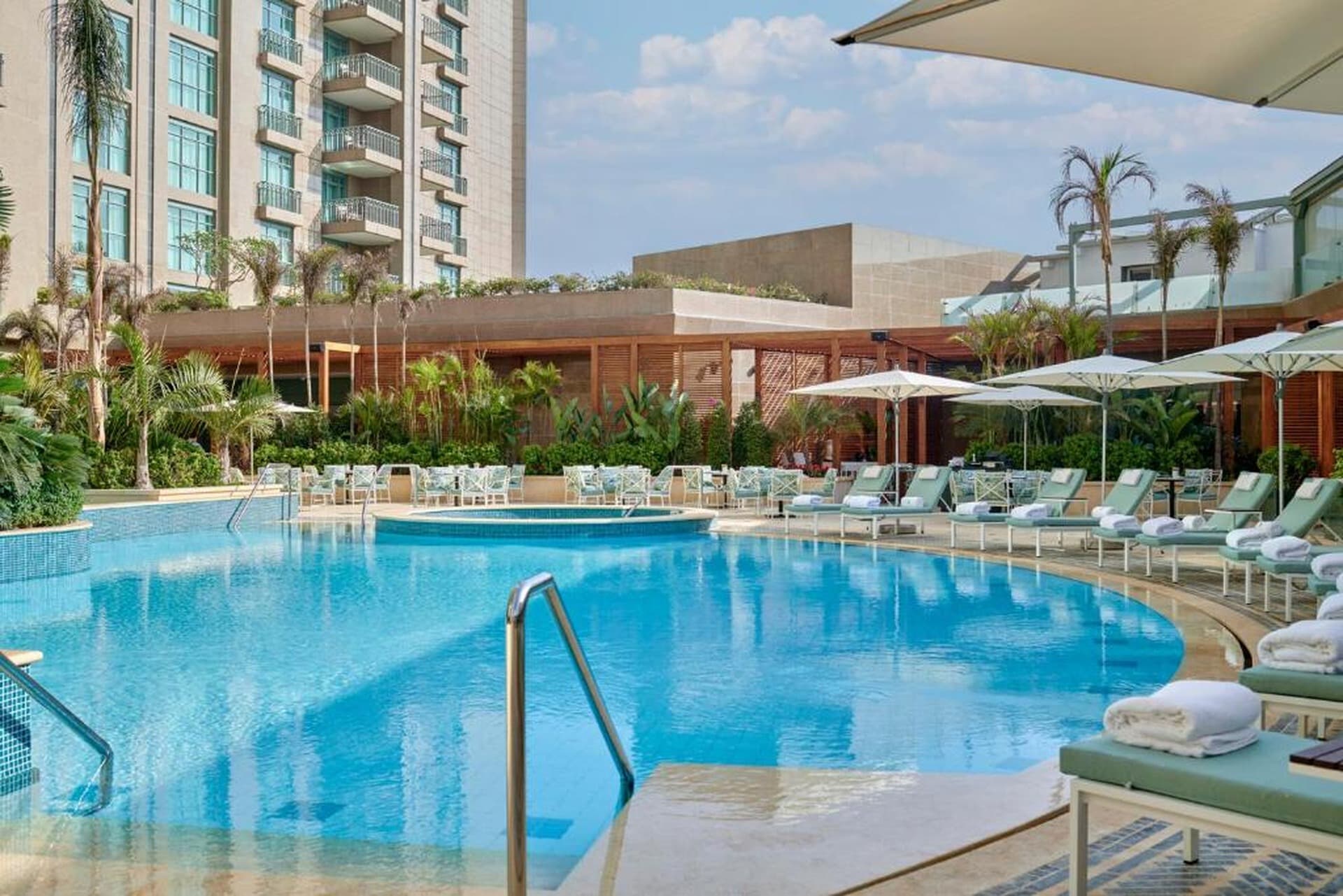 Four Seasons Hotel Cairo at Nile Plaza gallery