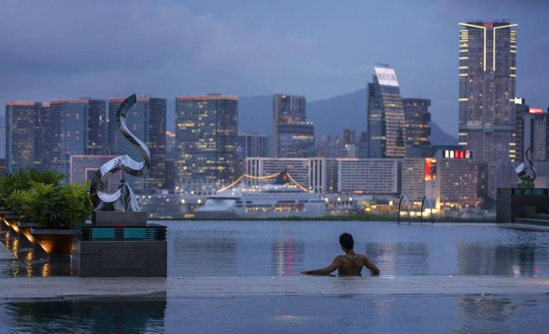 Four Seasons Hotel Hong Kong gallery
