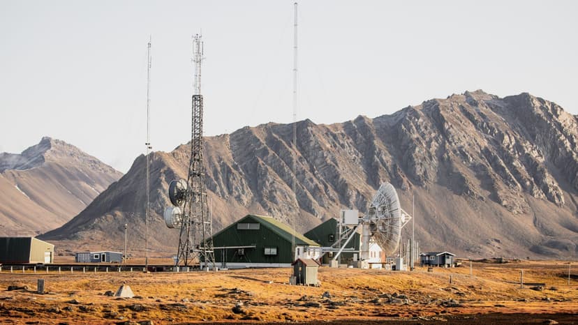 Isfjord Radio Adventure Hotel