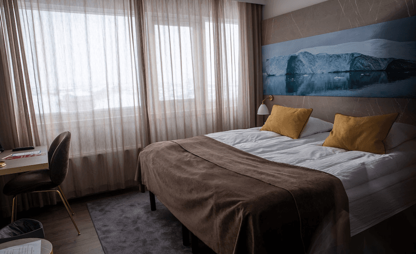 Standard Room (Puisi)