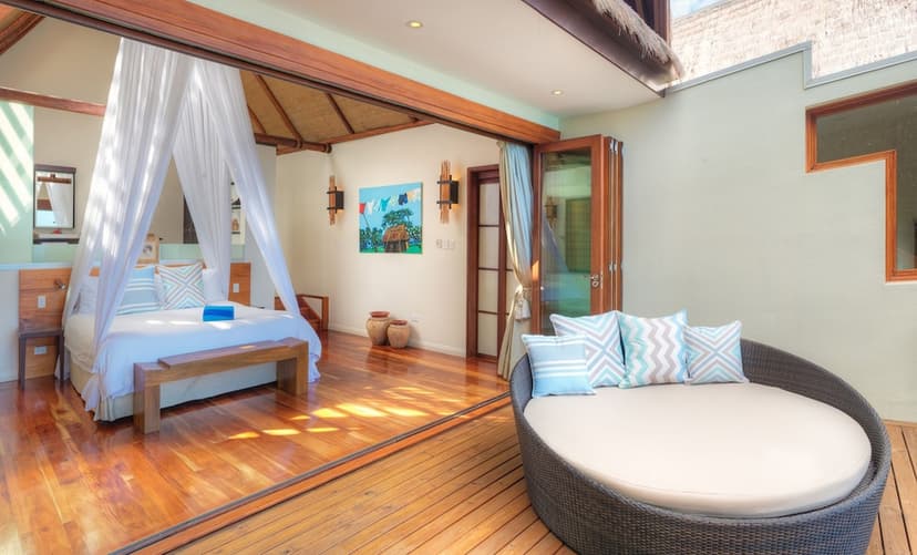 Lagoon Plunge Pool Bungalow