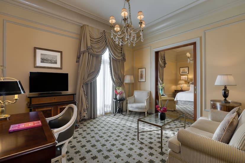Grand Acropolis Suite