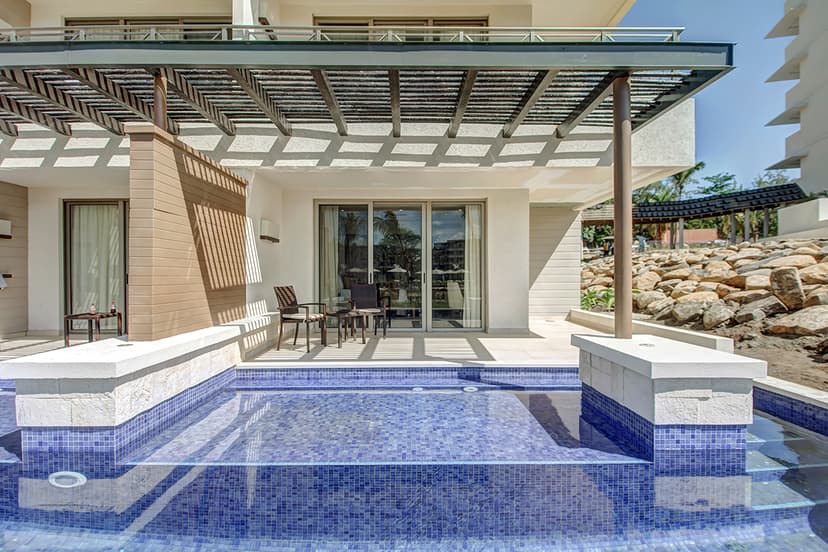 Luxury Junior Suite Swim Out