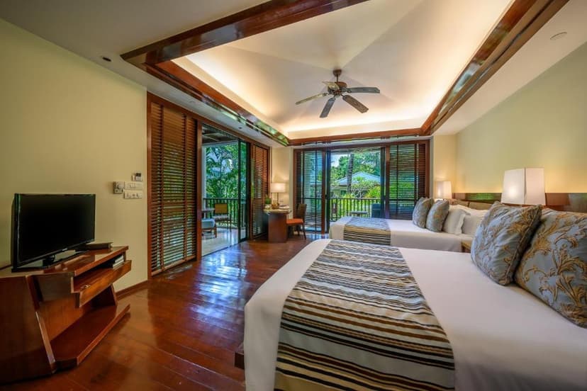 One-Bedroom Ocean-Facing Pool Villa