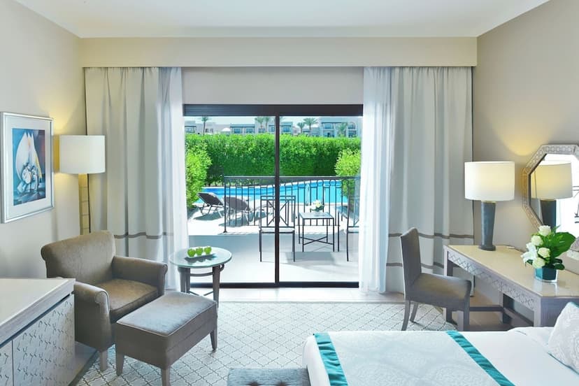 Swim-up Room