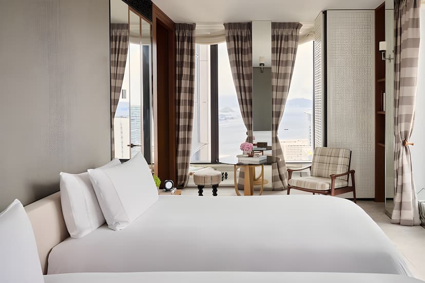 Urban Sanctuary Suite / Harbour House
