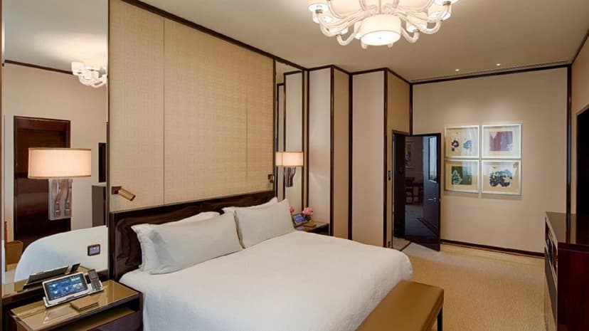 The Peninsula Suite