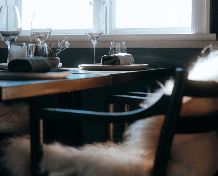 The black loghouse