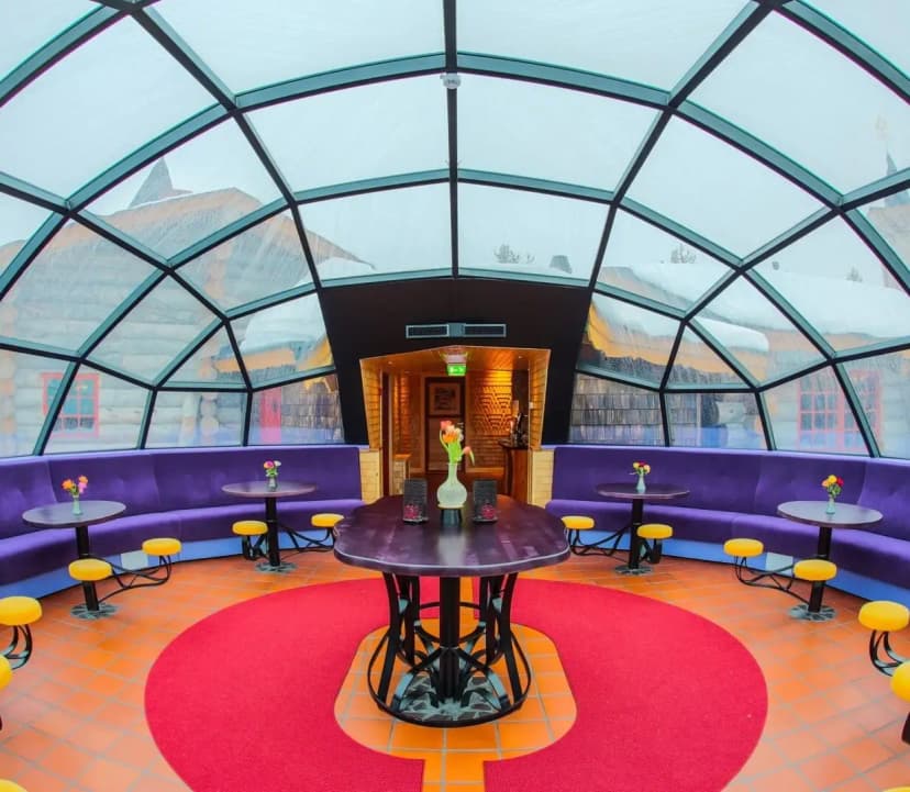 Glass-igloo bar