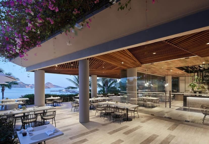 Rooftop bar & lounges