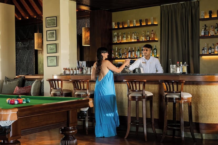 Pool bar