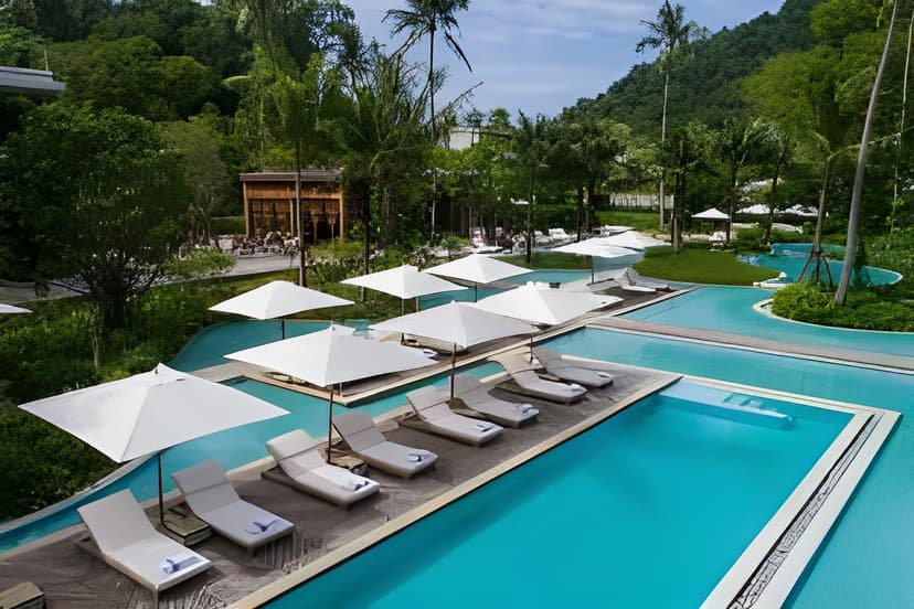 Asaya wellness: Watsu and a private hot springs.