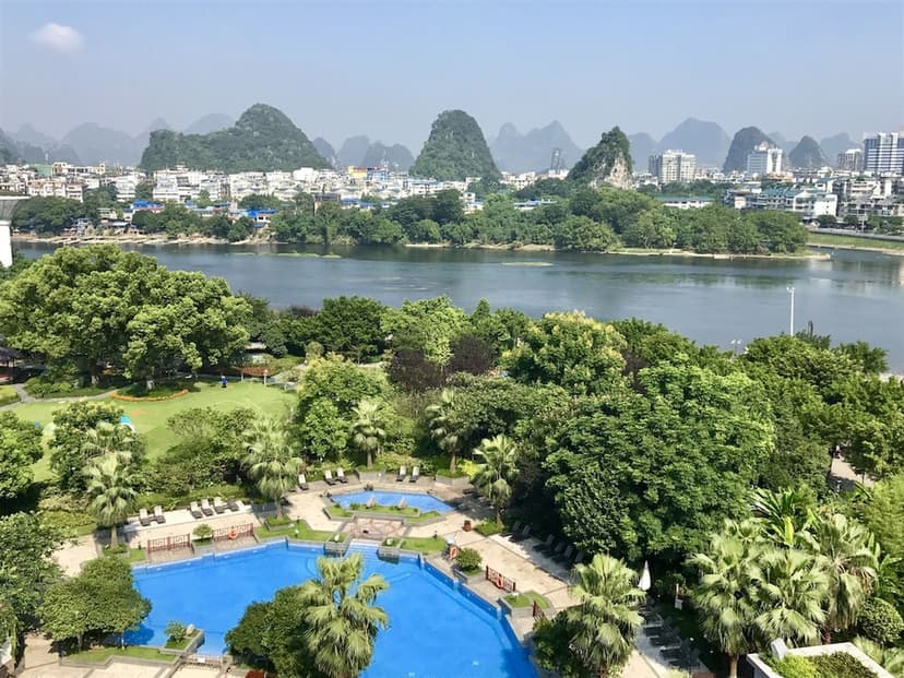 Li River cruise: The famous cruise to Yangshuo.