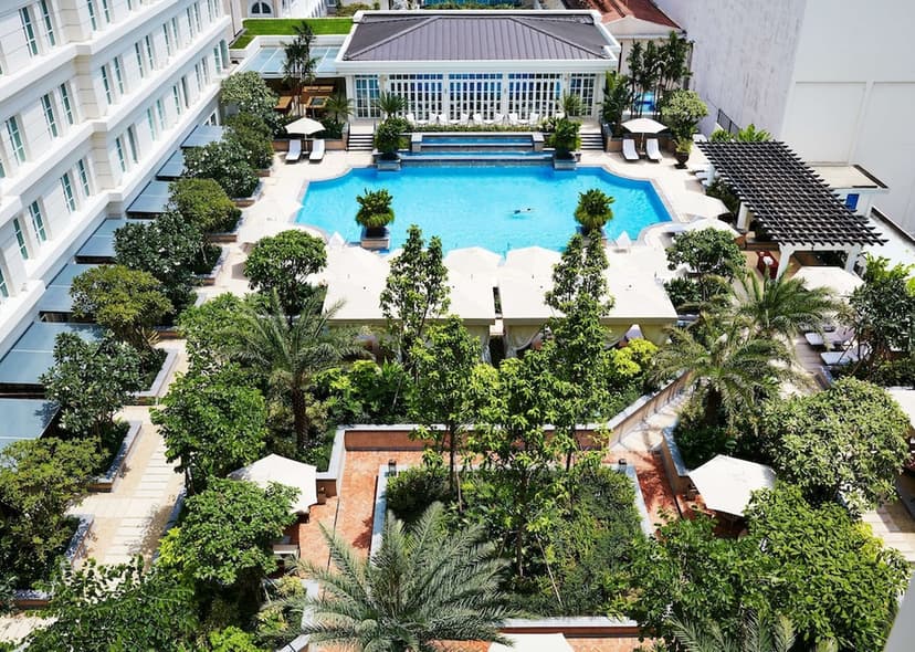 Garden-pool oasis: Amid District 1.