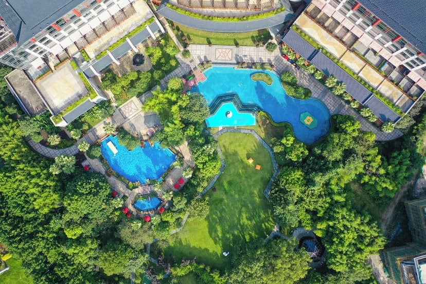 Family-park garden: Mini zoo, organic farm and go-karts.
