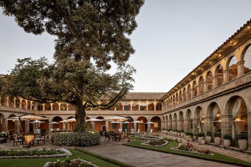 El Tupay opera nights