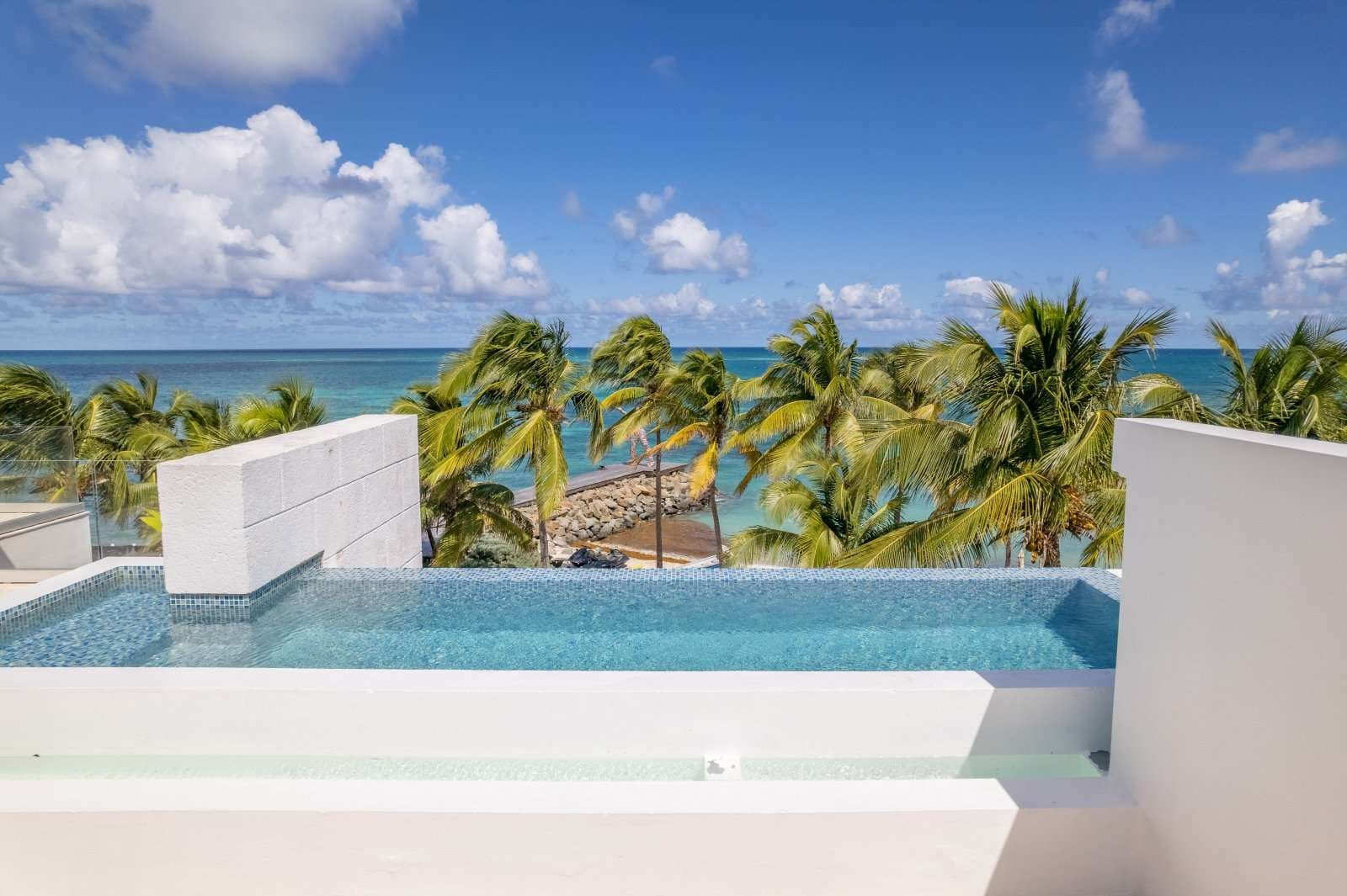 Hodges Bay Resort & Spa
