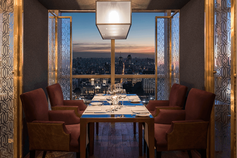 Experience: The 32nd-floor Crystal Bar