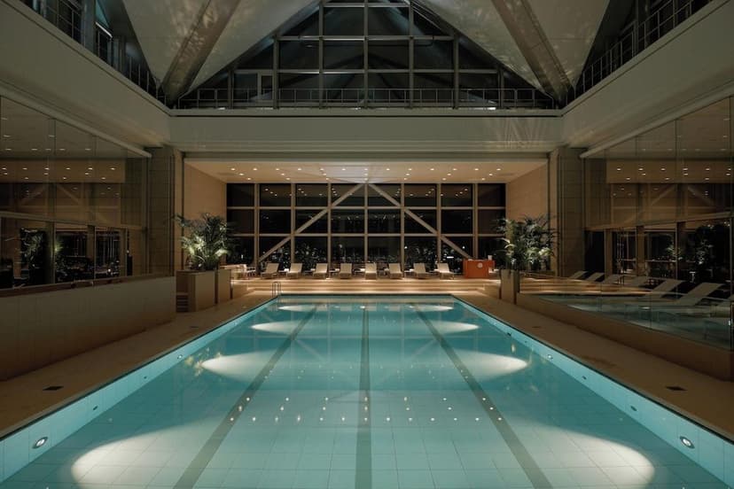 Sky pool & spa: At Club On The Park.