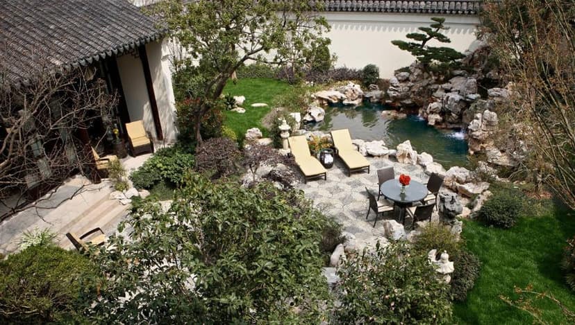 Imperial pool & spa: And Longjing tea with live guzheng.