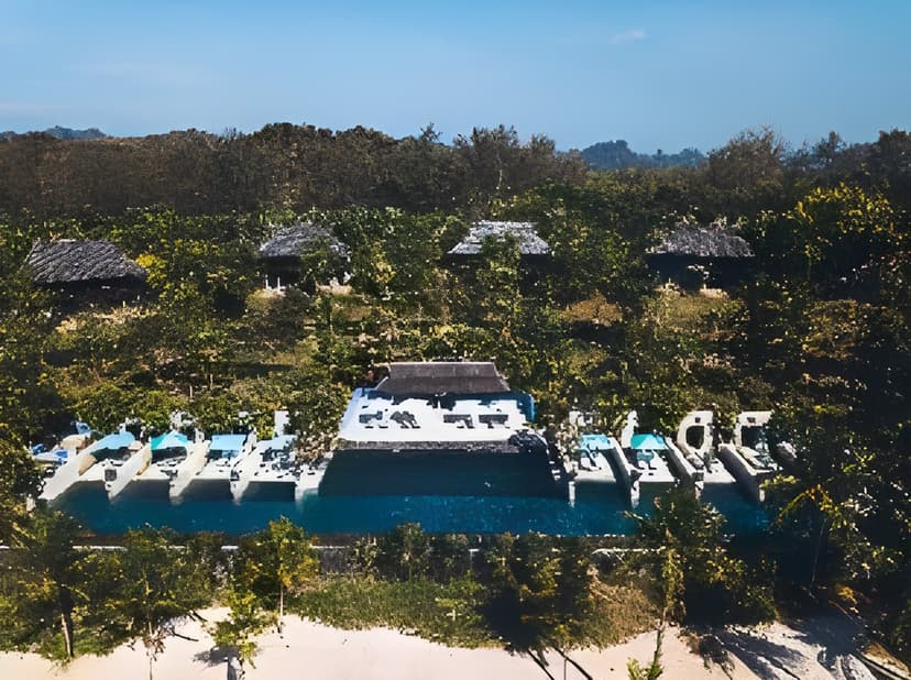 55m seaside pool: Plus a family pool.