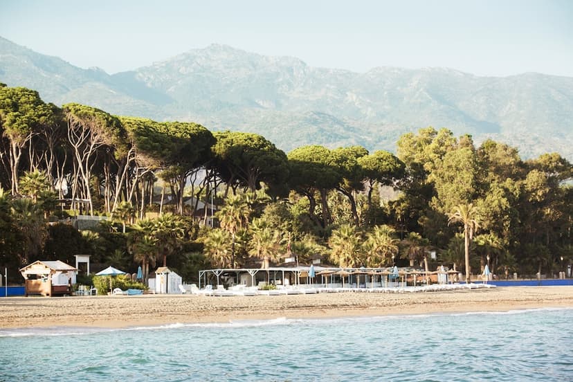 Experience: The Golden-Mile beach