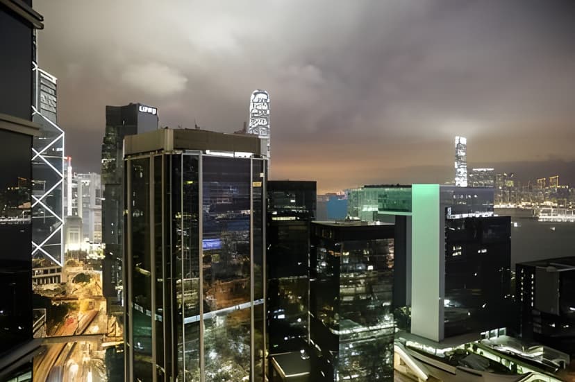 Hero/establishing shot of The Upper House, Hong Kong. An André Fu-designed small-luxury haven of calm above Pacific Place in Admiralty, on Hong Kong Island — an ‘upward journey’ through 400-plus artworks to the 49th-floor Sky Bridge.